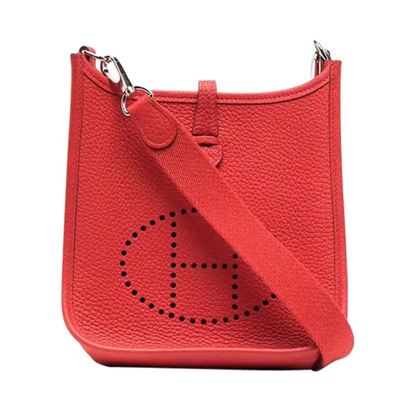 HERMÈS Evelyne TPM Shoulder Bag in Taurillon Clemence Leather - Red with Silver Hardware