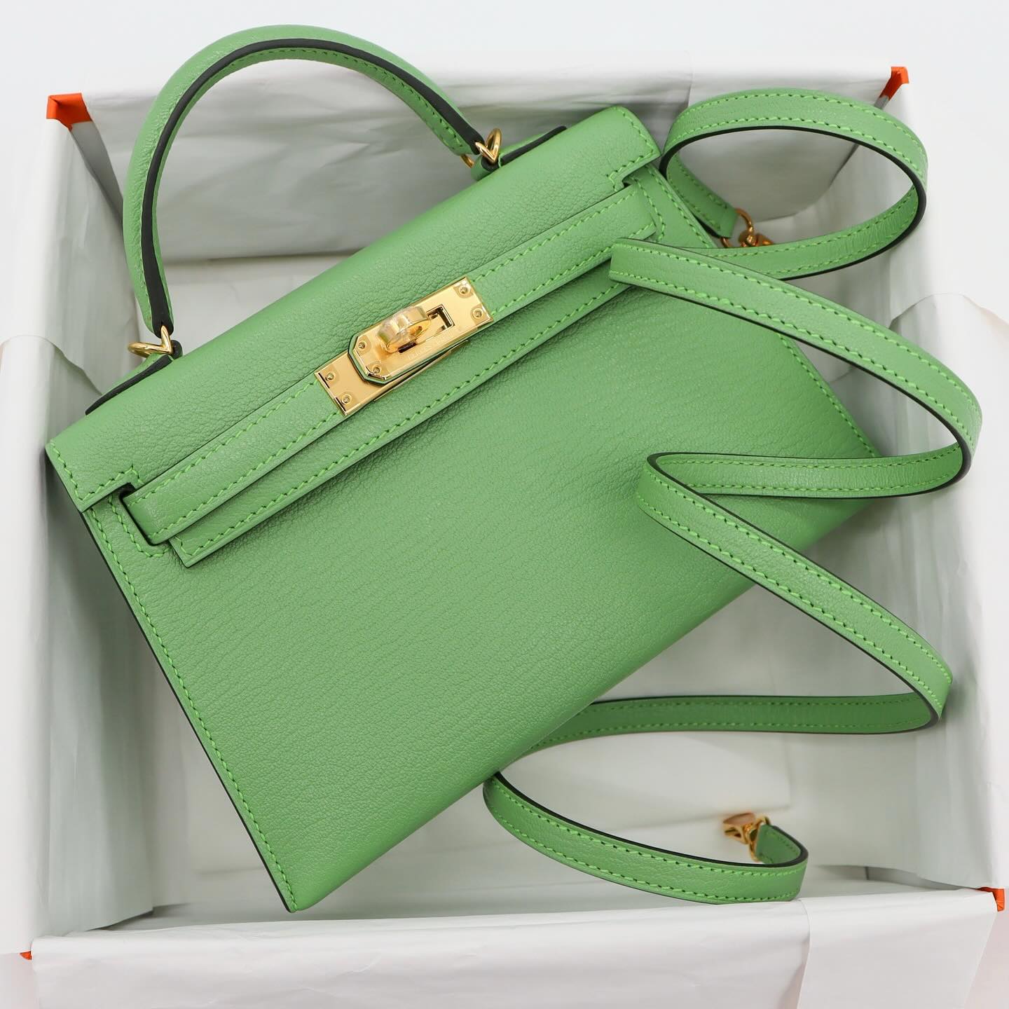 💚 Hermès || Mini Kelly II Vert Criquet Chèvre Leather || Gold Hardware