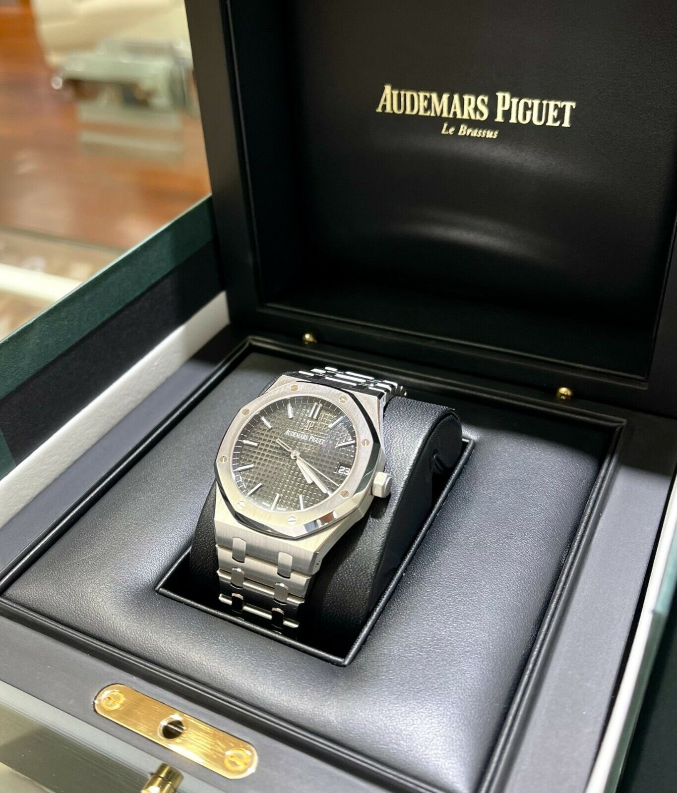 Audemars Piguet Royal Oak 41mm Black Dial 15500ST